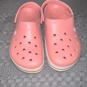 Women’s pink crocs